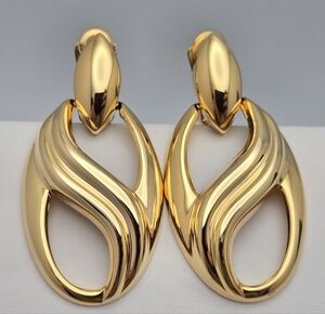 Vintage1980s Modernist Gold Tone Doorknocker Clip On Earrings